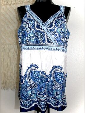 Style&Co 14P Blue & White Paisley Sleeveless V-Neck top white and blue
